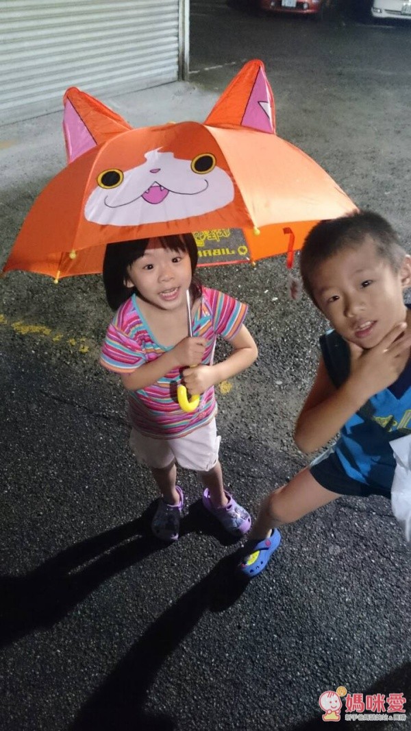 Edward和妹妹都是卡通妖怪手錶的粉絲