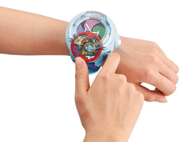 一組附有兩個妖怪徽章，背面一樣有QR code可以掃描喔！