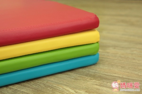 aguard 攜帶式─四摺蜂巢遊戲墊也可以當小小沙發