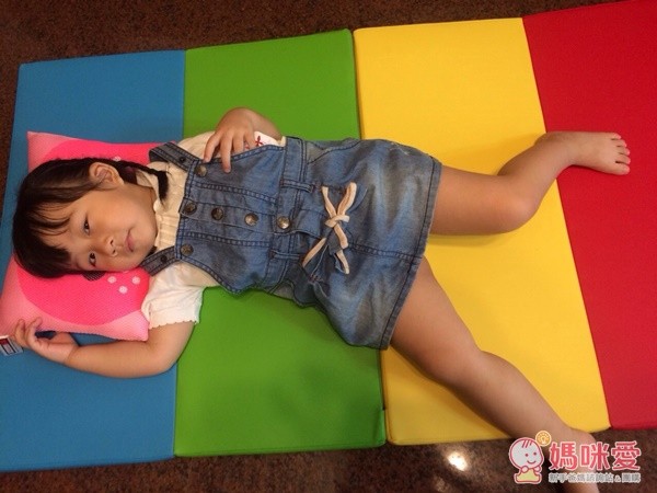 aguard 攜帶式─四摺蜂巢遊戲墊好舒適