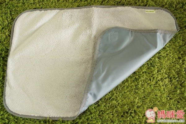 48x32.5cm大小的防水尿墊