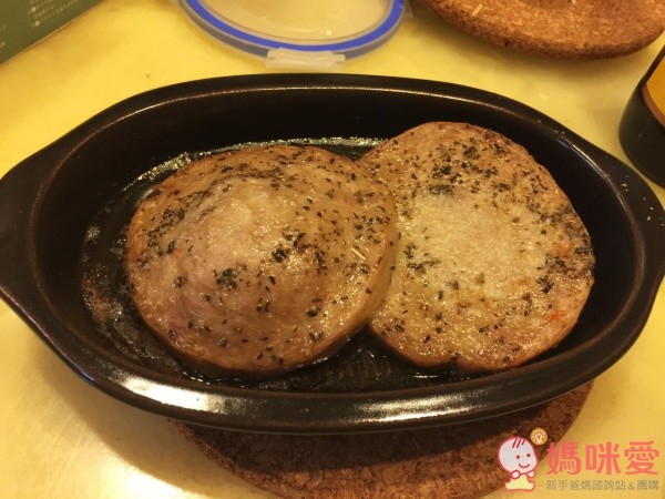 只要放入烤箱就可以一心二用去做別道菜耶，實在太方便了XD