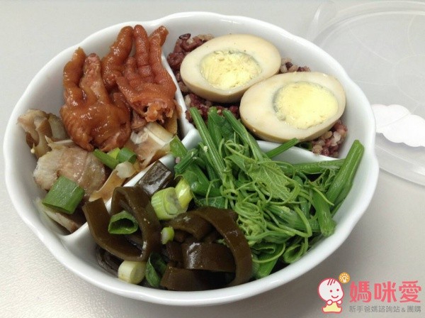 可以把菜、肉、飯都分開擺放，食物不會走味，真的是很貼心耶！