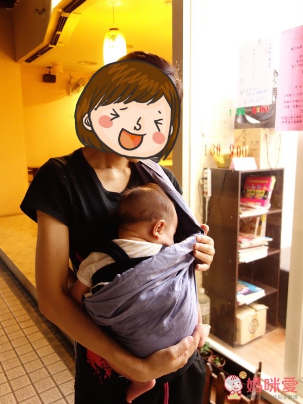 背巾的包覆性很好，小西瓜逛著逛著就睡著了，一點也不害怕呢！