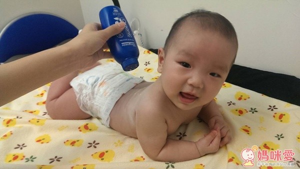 Little innoscents 礦物質爽身粉