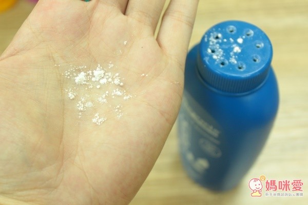 媽咪也可以用來替代體香劑的使用呢，一瓶多用途， CP 值超高。