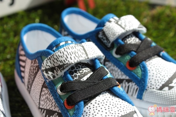 鞋邊用彩色滾面包覆，比起一般休閒鞋的白色邊緣，更不容易髒喔！