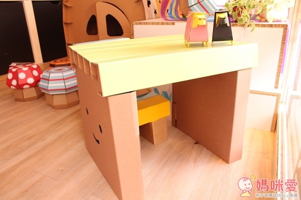 Korean Corner紙製奇趣麥莉桌椅