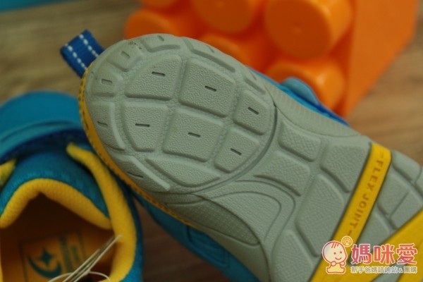 布布童鞋》2015 秋冬新色來報到!學步鞋 / 運動機能鞋 / 休閒鞋