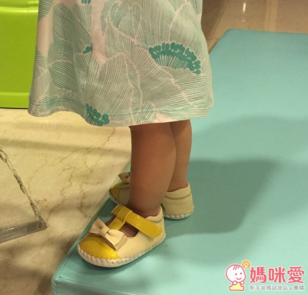 幫寶寶選鞋子的時候，記得不要買剛剛好
