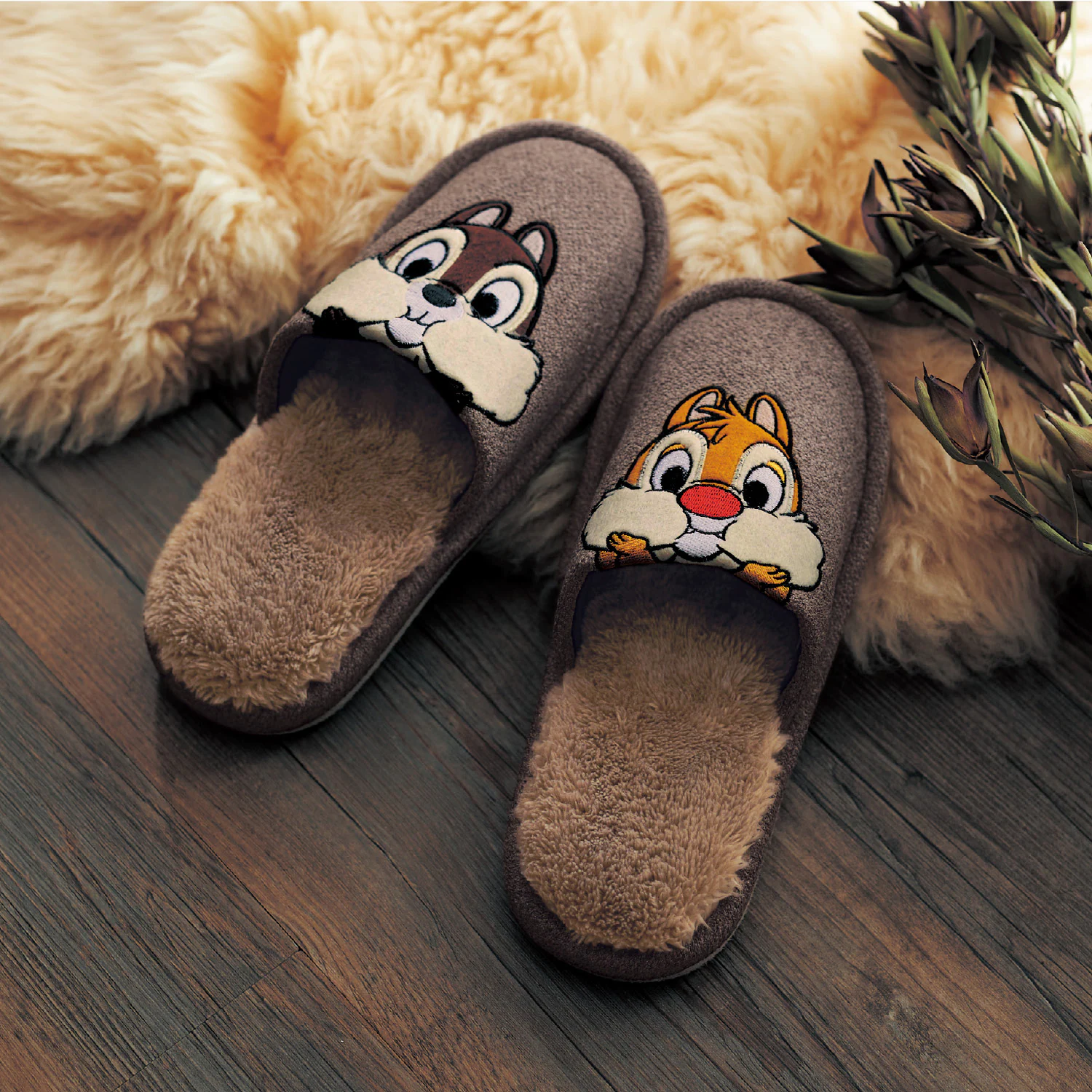 日本千趣會 - 迪士尼 刷毛保暖室內拖鞋-奇奇蒂蒂-深可可 (M(22-24cm))
