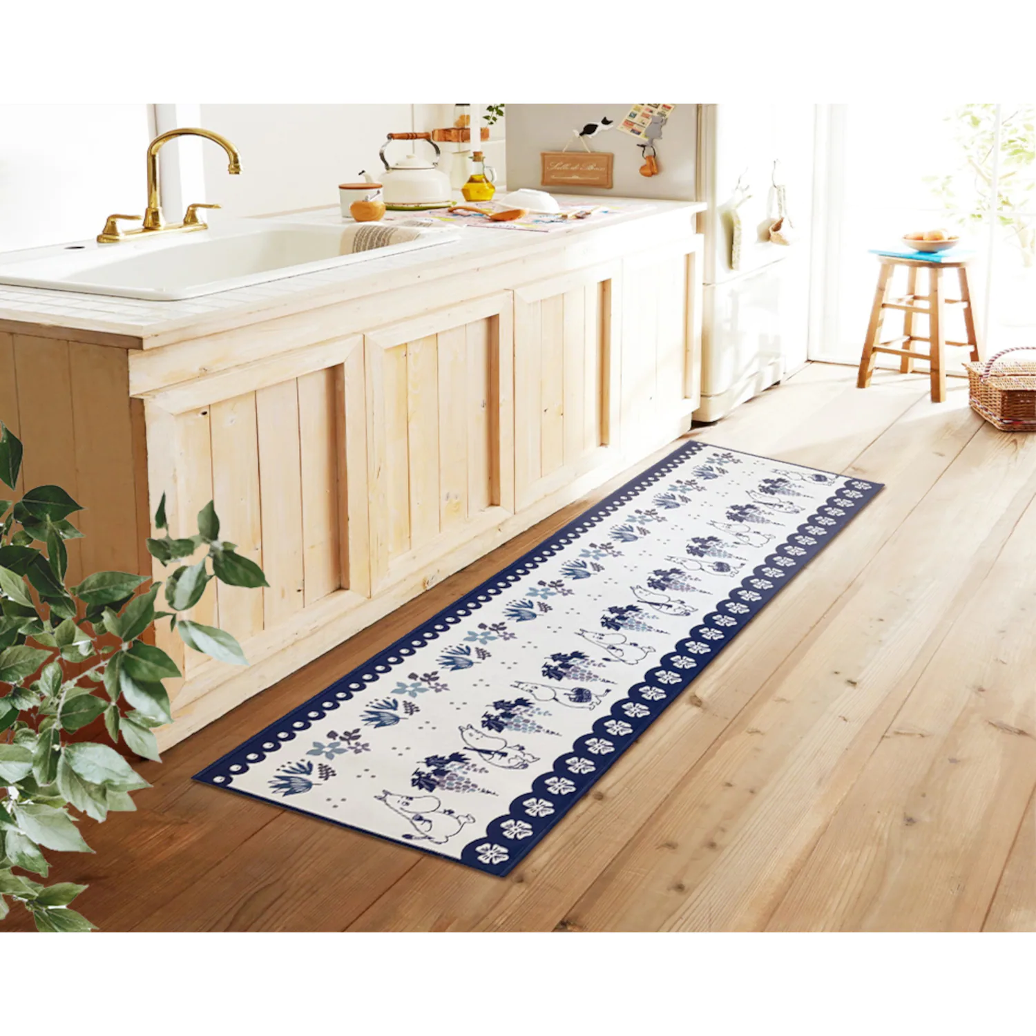 日本千趣會 - 嚕嚕咪 長條型腳踏墊(廚房/臥室)-嚕嚕咪葡萄-深藍