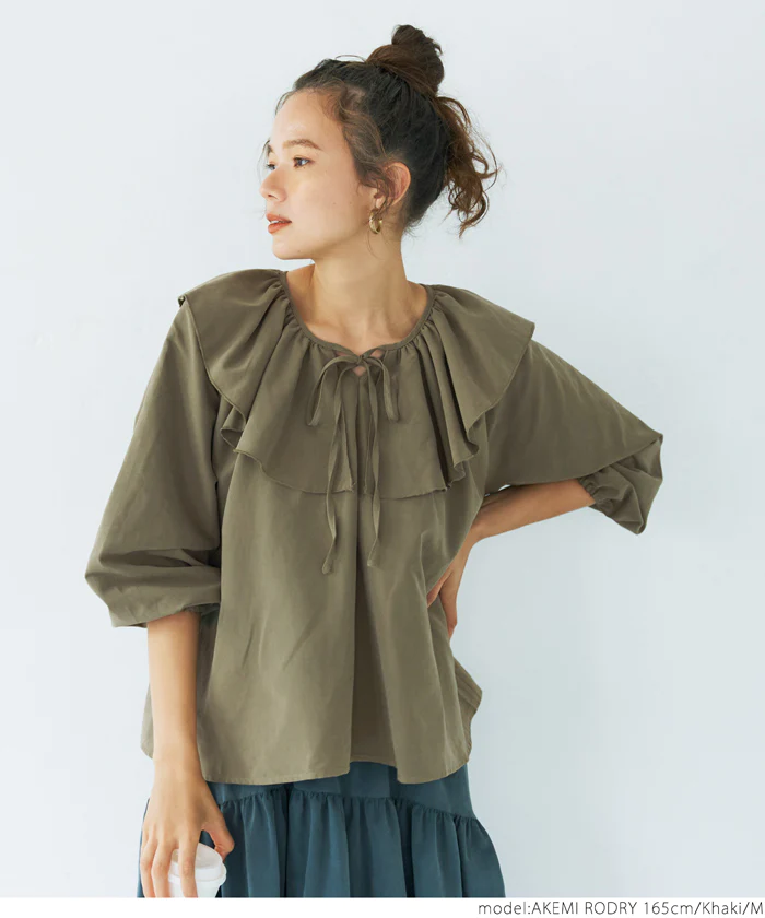 日本 COCA - 甜美荷葉綁帶泡泡袖上衣-煙燻粉