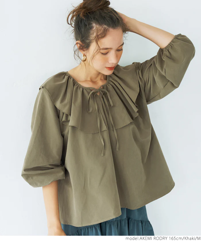 日本 COCA - 甜美荷葉綁帶泡泡袖上衣-煙燻粉