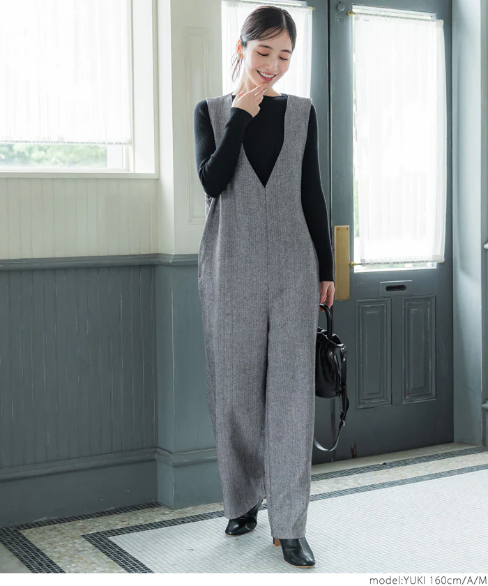 日本 COCA - 工裝率性V領連身吊帶褲-人字紋-淺灰