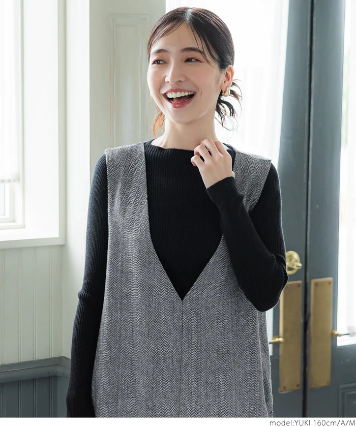 日本 COCA - 工裝率性V領連身吊帶褲-人字紋-淺灰