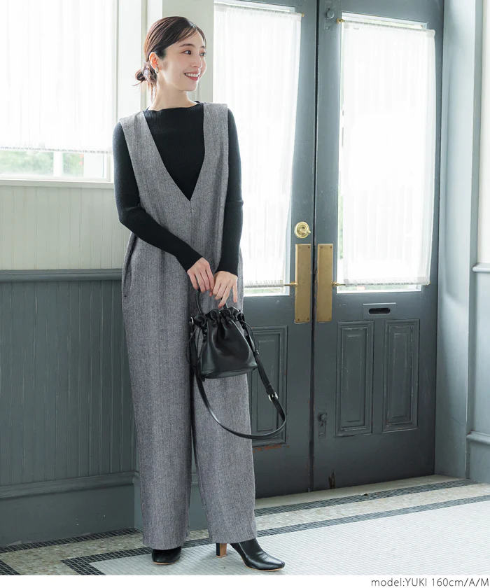 日本 COCA - 工裝率性V領連身吊帶褲-人字紋-淺灰