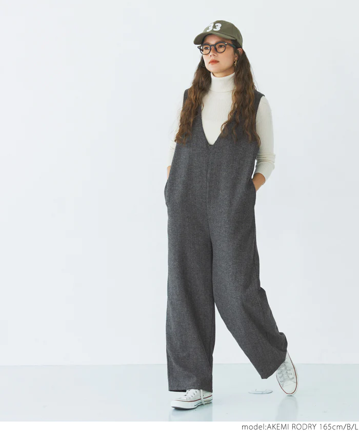日本 COCA - 工裝率性V領連身吊帶褲-人字紋-淺灰