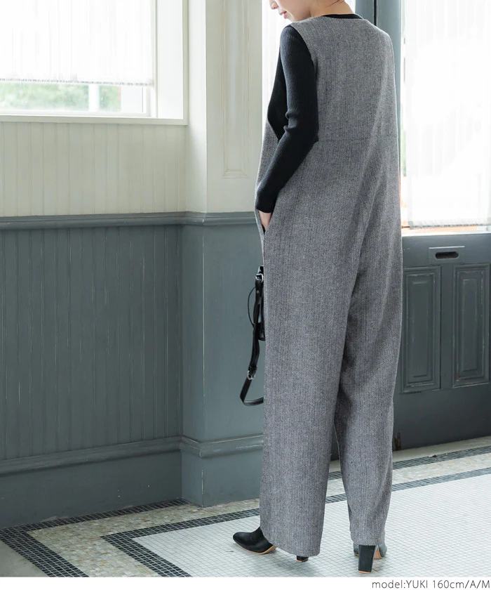 日本 COCA - 工裝率性V領連身吊帶褲-人字紋-淺灰