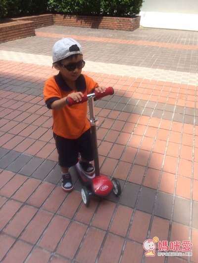 小酋長三輪滑板車