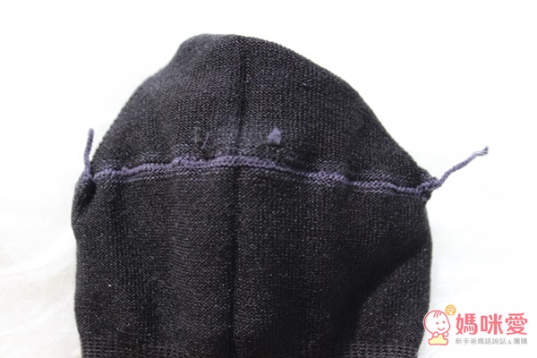 襪子反面用的是無縫的縫法,穿起來很舒適。