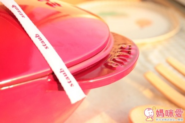 免運【法國Staub】鑄鐵愛心鍋​ ❤ 燜煮、燉烤料理好幫手 