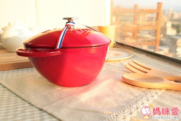 免運【法國Staub】鑄鐵愛心鍋​ ❤ 燜煮、燉烤料理好幫手 