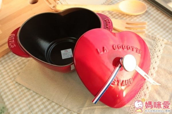 免運【法國Staub】鑄鐵愛心鍋​ ❤ 燜煮、燉烤料理好幫手 