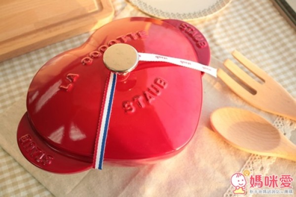 免運【法國Staub】鑄鐵愛心鍋​ ❤ 燜煮、燉烤料理好幫手 