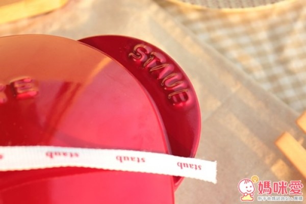 免運【法國Staub】鑄鐵愛心鍋​ ❤ 燜煮、燉烤料理好幫手 