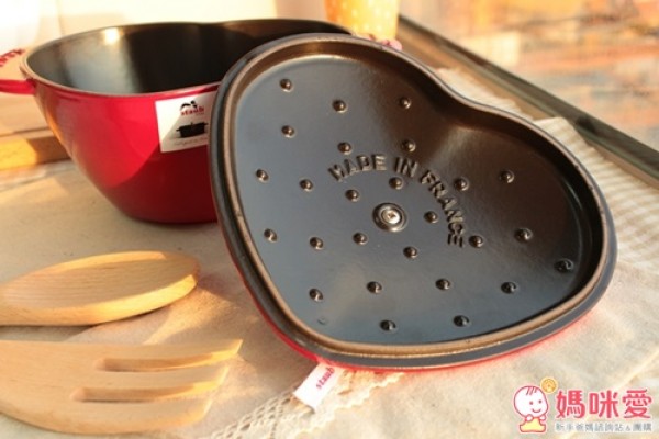 免運【法國Staub】鑄鐵愛心鍋​ ❤ 燜煮、燉烤料理好幫手 