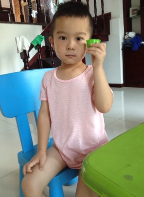 minizone 網眼洞洞短T穿起來很涼爽