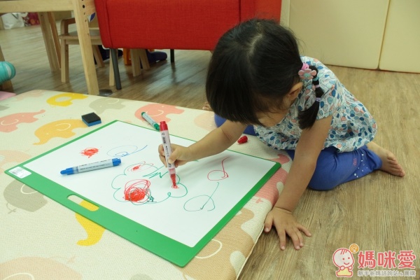 MIT【究達】環保無毒 ♫ 黑白小畫板/水溶性粉筆/白板筆 ✶ 揮灑創意塗鴉趣