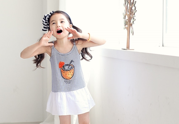 來一杯清涼爽口的椰子飲料消消暑吧