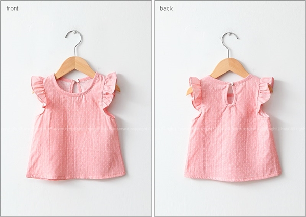 背後花朵形狀的鈕扣,連小小細節也要展現可人兒的氣質