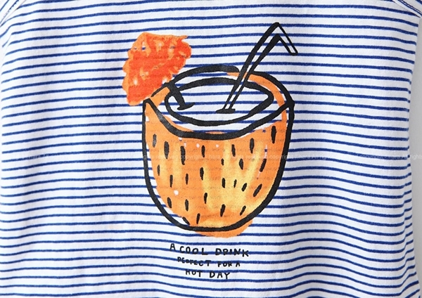 來一杯清涼爽口的椰子飲料消消暑吧