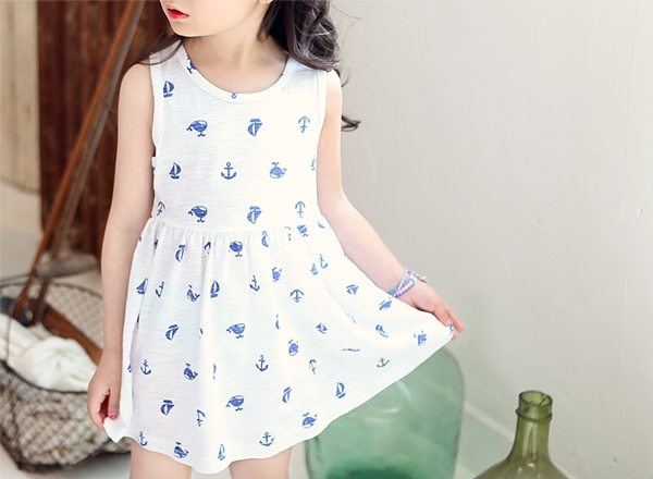 鯨魚、船錨、帆船的圖樣與經典的藍白搭配