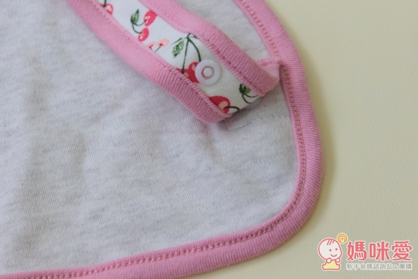 千趣會交叉扣帶長版口水兜二入組 - 粉嫩櫻桃