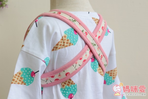 千趣會交叉扣帶長版口水兜二入組 - 粉嫩櫻桃