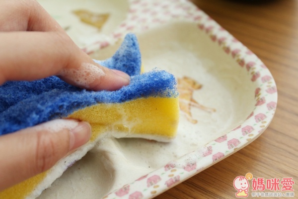 茶籽堂的碗盤洗潔液的去油力很棒