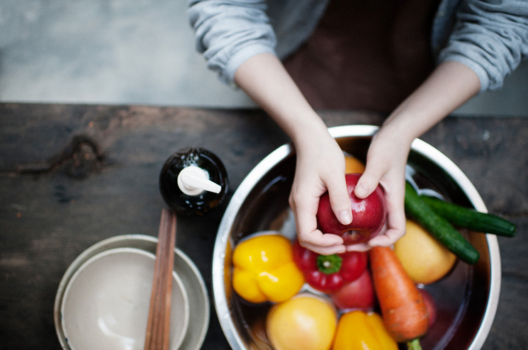 台灣在地品牌「茶籽堂」,天然茶苷成分溫和且有效的洗淨力,不含化學防腐劑、人工色素、香料等有害成分