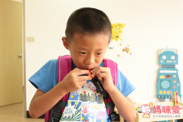 Backjoy 舒壓護脊書包