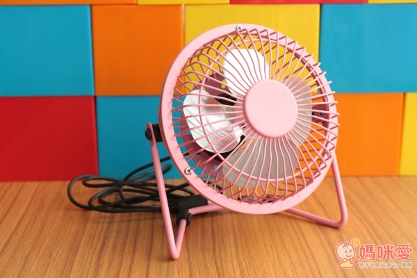 【逸奇 e-Kit 】 夏日必備沁涼電風扇