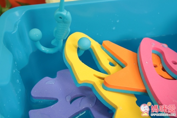 釣竿本身有設計凸起立體圓頭，提高一點難度，小朋友多練習能訓練手眼協調和靈活度。