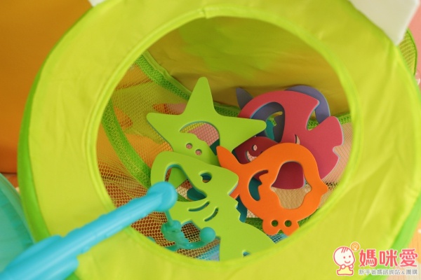 洗完澡記得把小魚通通收進收納袋裡，養成好習慣～