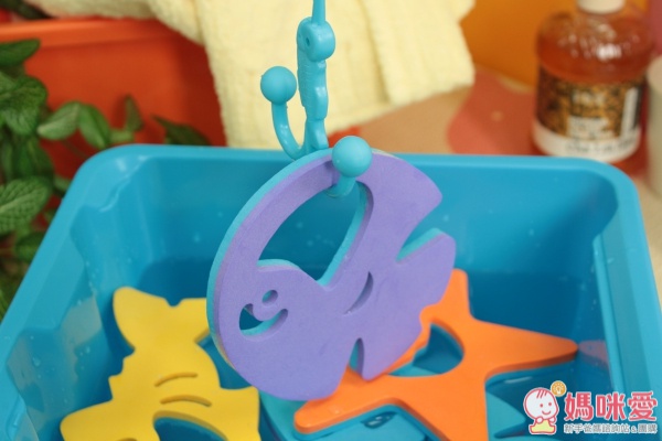 釣竿本身有設計凸起立體圓頭，提高一點難度，小朋友多練習能訓練手眼協調和靈活度。