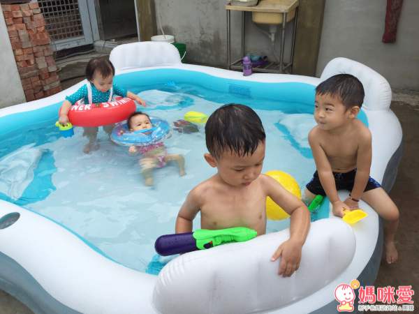 充氣式幼童戲水游泳池