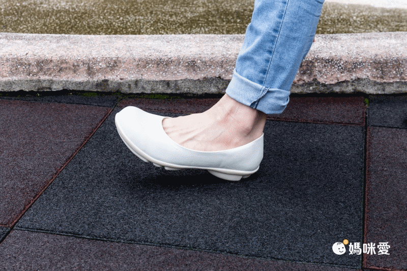 日本女裝代購 - 日本製 2balt減壓足弓支撐機能平底鞋-森林系綁帶款-帥氣黑