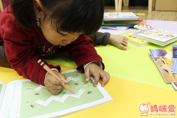 【預購】日本KUMON小書 / 小鉛筆 / 羊毛氈編織器❤動動手、學寫字、做勞作❤表露寶貝心意✧