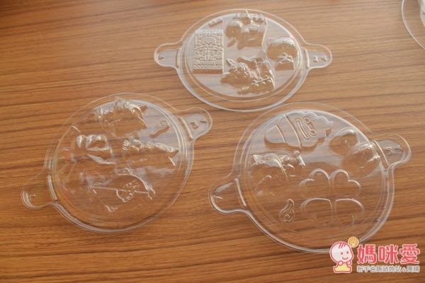 內附三款立體小模具，共可以做出15個小果凍。